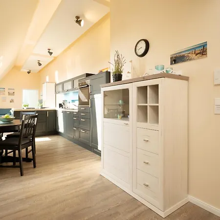 Deck 2 Roose Apartment