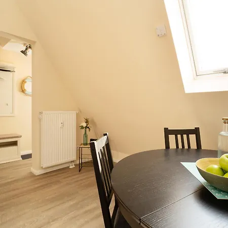 Deck 2 Roose Apartment *