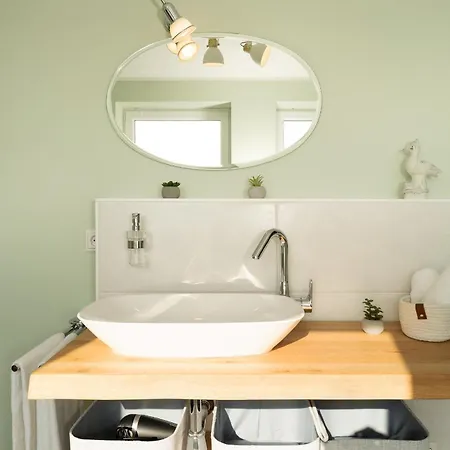 Deck 2 Roose Apartment *